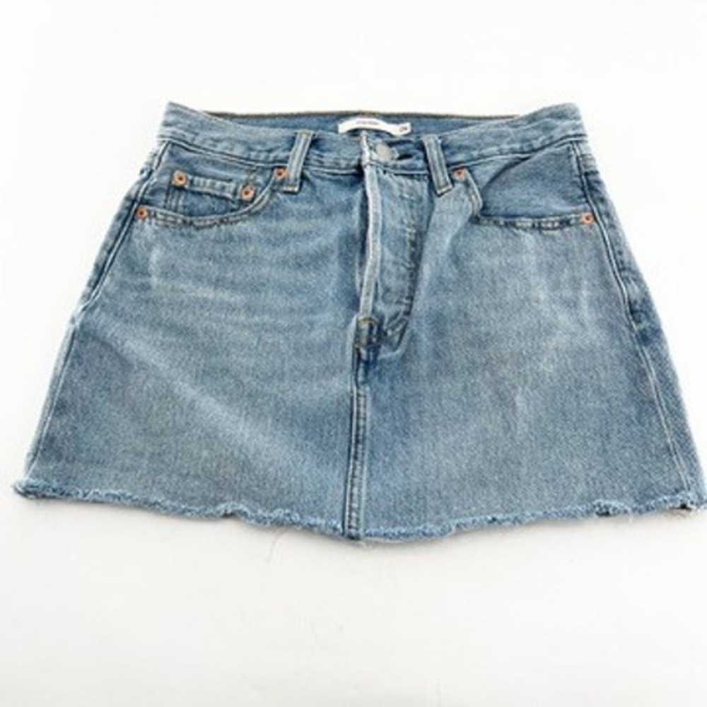 Levis Icon Skirt 26 Medium Wash Blue Denim Mini‎ Raw Hem Button Fly High Rise
